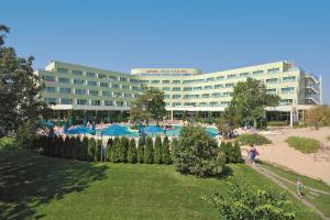 Bazén v ubytování Jeravi Club Hotel - All Inclusive nebo v jeho okolí