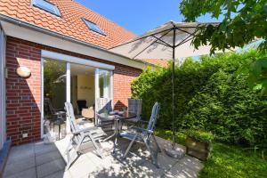 Taman di luar Ferienhaus Seehuus - Uns Huus ant Kuest