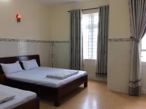 Łóżko lub łóżka w pokoju w obiekcie Tai Nguyen Motel