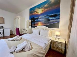 Giường trong phòng chung tại Family Hotel