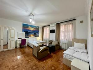 Giường trong phòng chung tại Family Hotel