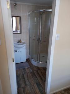 a bathroom with a shower and a sink at Aysen Bike Cabañas in Puerto Aisén