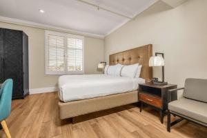 Hotel Petaluma, Tapestry Collection by Hilton客房内的一张或多张床位