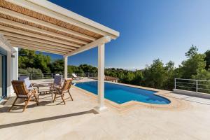 Swimmingpoolen hos eller tæt på Luxury sea view villa with pool Porto Heli Agios Aimilianos + 62 billeder