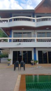 Bazén v ubytování Aksarai hotel nebo v jeho okolí