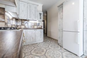 Kuchyňa alebo kuchynka v ubytovaní InshiApartments on Hazova str 4