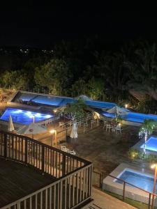 Vue sur la piscine de l'établissement Condominio encantador em Parnamirim com Piscina ou sur une piscine à proximité