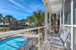 Casa con balcón con piscina en Destiny Beach Villas #11A- Beach Oasis, en Destin