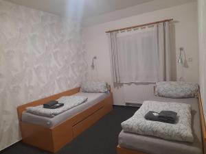 Posteľ alebo postele v izbe v ubytovaní Penzion V Maštali