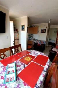 a room with a table with a red table cloth at Casa con buena ubicación estacionamiento gratuito in Castro