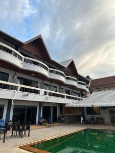 Bazén v ubytování Aksarai hotel nebo v jeho okolí
