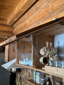 Köök või kööginurk majutusasutuses Pensiunea Colț de Rai