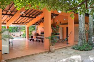 an open patio with a dining room and a dining table at Quinta Los Lapachos de Ypané in Ypane