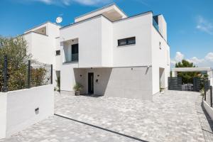 Το κτήριο όπου στεγάζεται  η βίλα