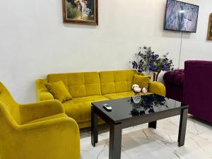 Khu vực ghế ngồi tại Family Hotel