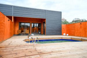 Бассейн в VB ECO SUITES или поблизости