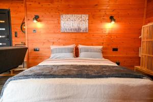 Кровать или кровати в номере VB ECO SUITES