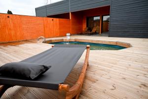 Бассейн в VB ECO SUITES или поблизости