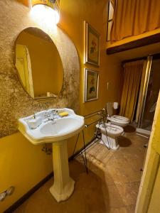 A bathroom at B&B Alla Corte dei Medici
