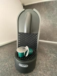 a blender with a coffee cup on top of it at Apartament NALA in Mediaş