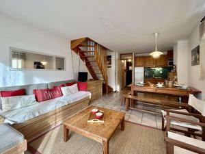 a living room with a couch and a table at Appartement Le Monêtier-les-Bains, 3 pièces, 6 personnes - FR-1-330F-36 in Le Monêtier-les-Bains