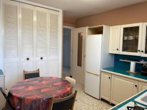 Fotografia z galérie ubytovania Appartement spacieux T3 climatisé, 4 couchages, Balaruc-les-Bains, proche commodités, avec WiFi - FR-1-680-31 v destinácii Balaruc-les-Bains