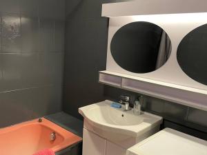Fotografia z galérie ubytovania Appartement spacieux T3 climatisé, 4 couchages, Balaruc-les-Bains, proche commodités, avec WiFi - FR-1-680-31 v destinácii Balaruc-les-Bains