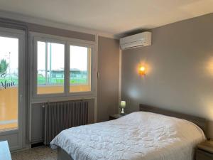 Fotografia z galérie ubytovania Appartement spacieux T3 climatisé, 4 couchages, Balaruc-les-Bains, proche commodités, avec WiFi - FR-1-680-31 v destinácii Balaruc-les-Bains