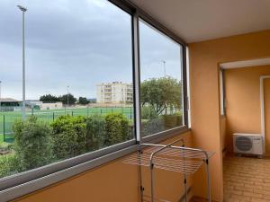 Fotografia z galérie ubytovania Appartement spacieux T3 climatisé, 4 couchages, Balaruc-les-Bains, proche commodités, avec WiFi - FR-1-680-31 v destinácii Balaruc-les-Bains