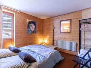 Llit o llits en una habitació de Appartement La Mongie, 4 pièces, 8 personnes - FR-1-404-350