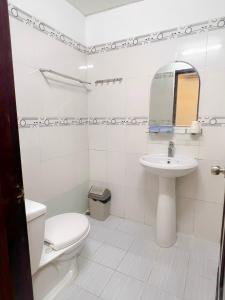 a white bathroom with a toilet and a sink at NAM ĐÔ HOTEL Chợ Cổ Bến Ninh Kiều in Can Tho +50 photos
