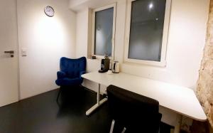 a room with a desk and a blue chair at 1-Zimmer-Wohnung im Loft in Mannheim +3 photos