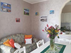 a living room with a couch and a table with flowers at Vistavalle Affittacamere in Savignano Irpino +11 photos