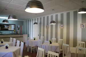 a dining room with white tables and white chairs at Casa Mariano in Revolta