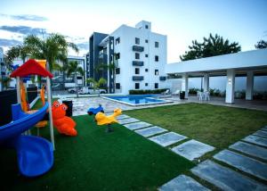a backyard with a playground with a slide at Tu penthouse en torre real Vl monumental in Santiago de los Caballeros