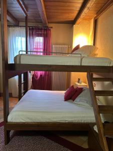 two bunk beds in a room with a window at Cascina Merlanetta in Alessandria