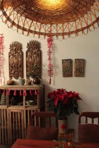 a room with a table and chairs and a ceiling at Nhà Lúa Homestay in Ninh Binh