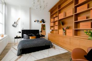 a bedroom with a bed and a large wooden wall at RARE FIND off Oxford St! SOHO 5bed Design House For XXL Groups in London