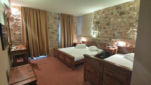a bedroom with two twin beds and a window at Simosmare Resort in Elafonisos +37 photos