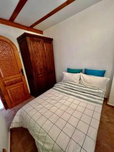Rúm í herbergi á Riad Dar Hanae