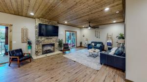 a living room with a couch and a fireplace at Table Rock Lake Luxury Resort Lodge - Boat Slip in Branson