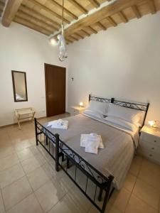 A bed or beds in a room at B&B I Giardini