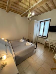 A bed or beds in a room at B&B I Giardini