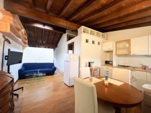 Kuchyň nebo kuchyňský kout v ubytování Piccinardi house - Mansarda