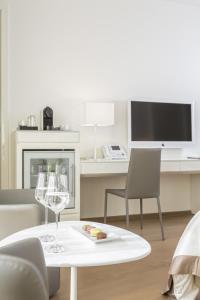 TV o dispositivi per l'intrattenimento presso O Monot Boutique Hotel Beirut