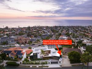 una vista aérea de una ciudad con el océano en Contemporary Ocean Sunset Views with Firepit Pt Loma close to PLNU en San Diego