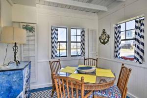 Galeriebild der Unterkunft Sand Pebbles: Bright Bungalow - Steps to Beach! in Kill Devil Hills
