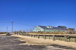 Galeriebild der Unterkunft Sand Pebbles: Bright Bungalow - Steps to Beach! in Kill Devil Hills