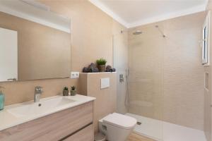 Koupelna v ubytování Apartment ONA 1 ONE SUN with Pool, AC, BBQ, Wifi in Cala D'or