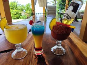 a table with two drinks and a bottle of alcohol at FINCA SAN ANTONIO in Pluma Hidalgo